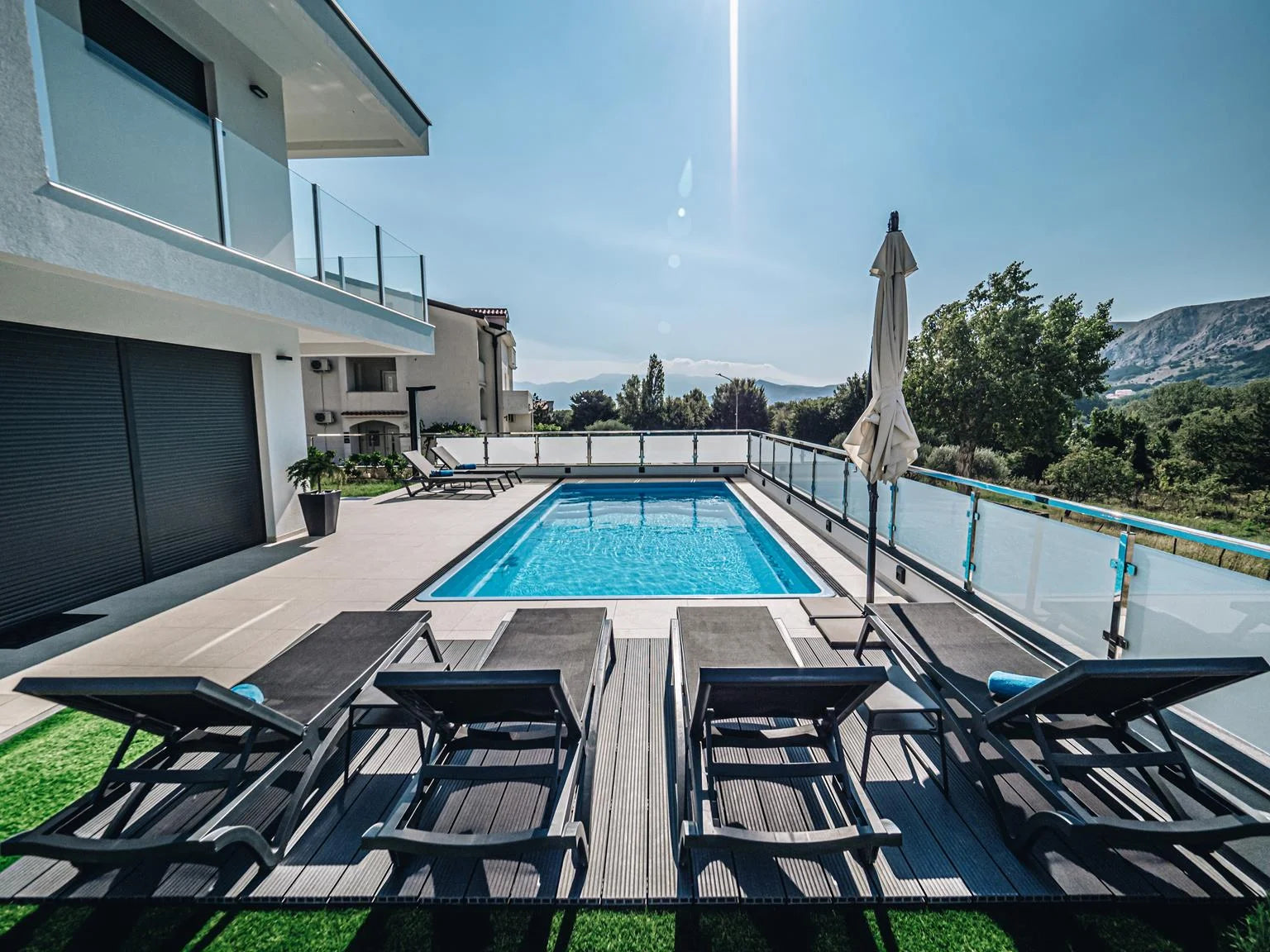 Glassfiberbasseng Aruba 800 8,20m x 3,70m x 1,50m